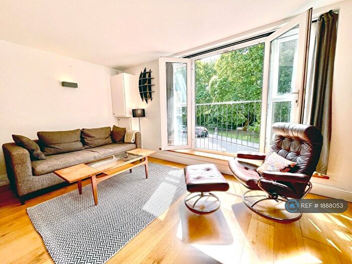 Studio To Rent In Martello Street, London, E8