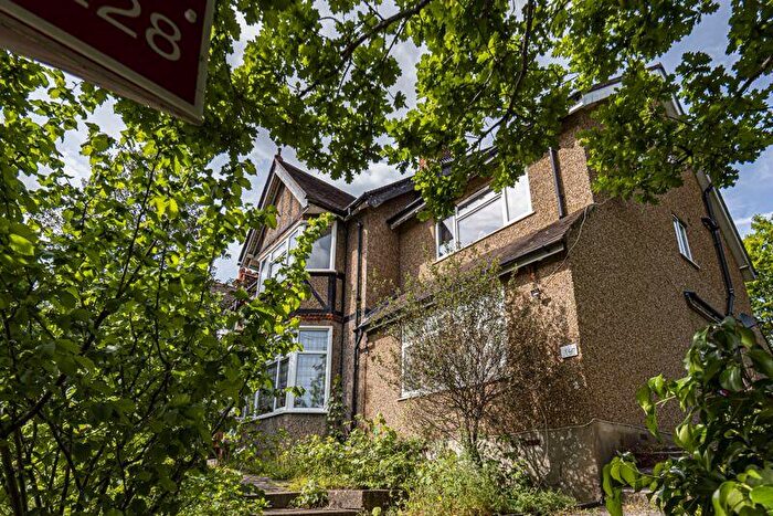 2 Bedroom Flat To Rent In Foxley Lane, West Purley, CR8