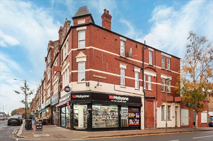 3 Bedroom Flat To Rent In Stanton Court, Princes Avenue, London, N3