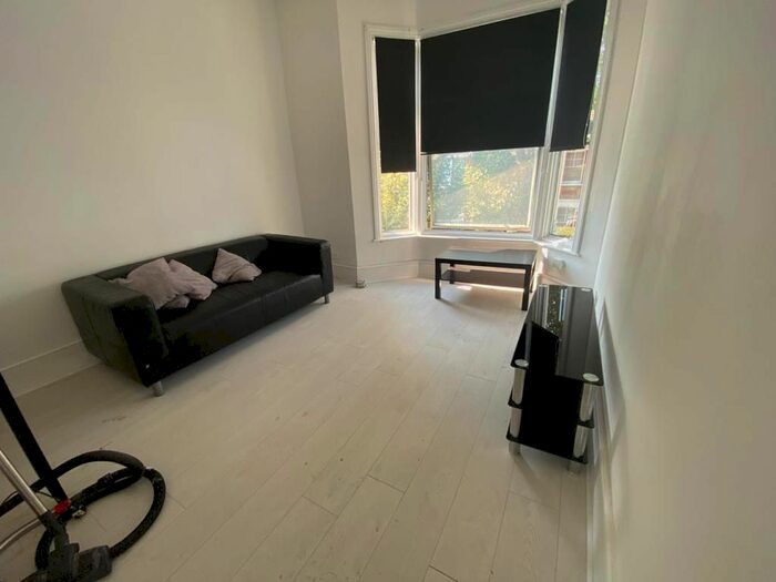 2 Bedroom Flat To Rent In Birkbeck Grove, Acton W3