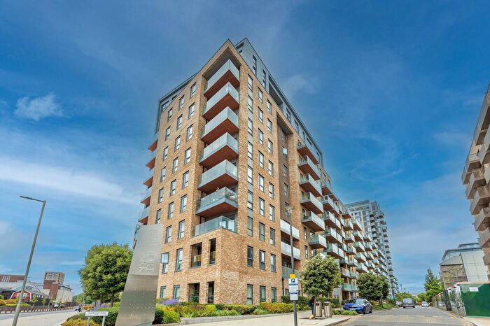 3 Bedroom Apartment For Sale In Caversham Road, Colindale, NW9
