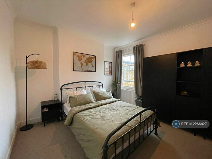 2 Bedroom Maisonette To Rent In Gruneisen Road, London, N3