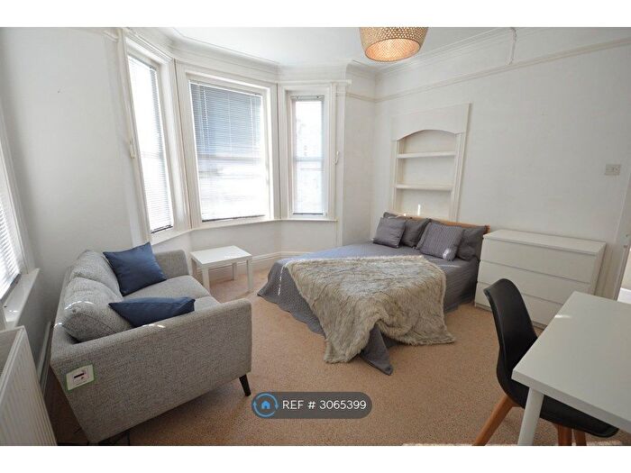 2 Bedroom Flat To Rent In Winton, Bournemouth, BH9