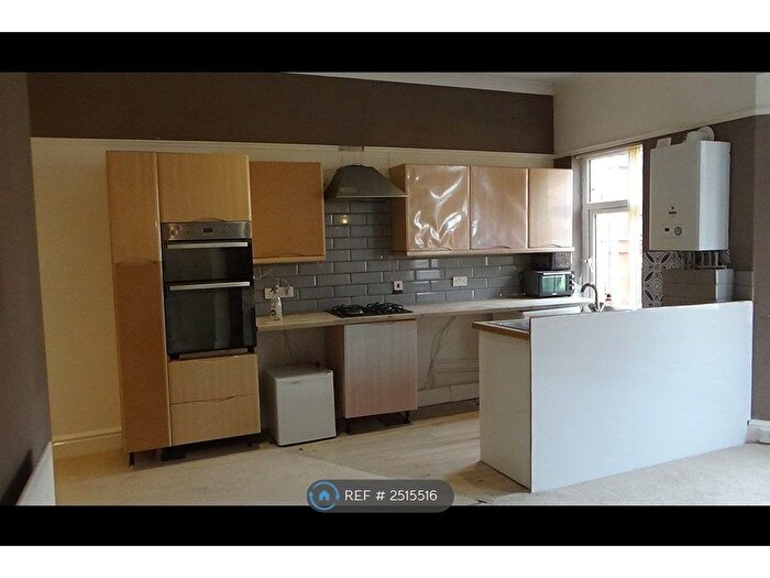 2 Bedroom Flat To Rent In The Crescent, West Kirby, Wirral, CH48