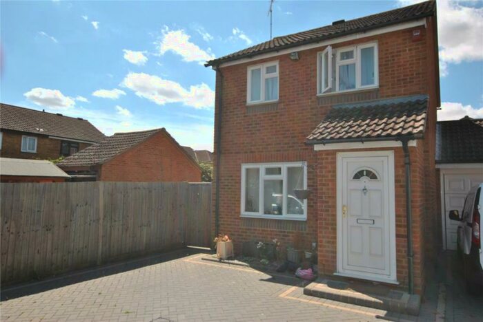 3 Bedroom Detached House To Rent In Raphael Drive, Chelmsford, CM1