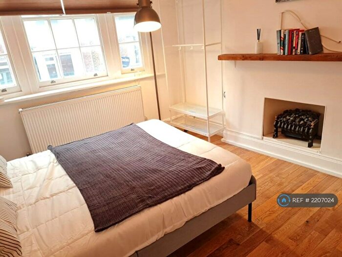 2 Bedroom Flat To Rent In Aubrey Mansions, London, NW1