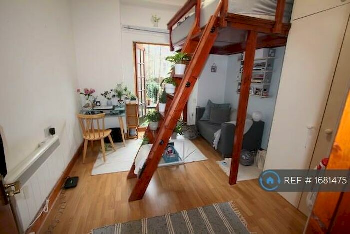 Studio To Rent In Harrington Square, London, NW1