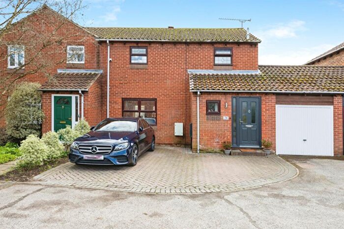 3 Bedroom Semi Detached House For Sale In Chilcombe Way, Lower Earley, Reading, RG6