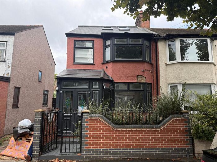 4 Bedroom End Of Terrace House For Sale In Gainsborough Avenue, London, E12