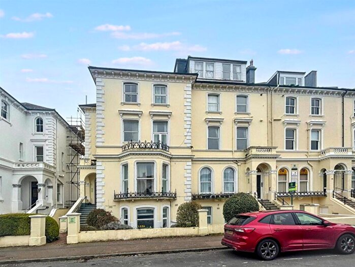2 Bedroom Flat For Sale In Hyde Gardens, Eastbourne, BN21
