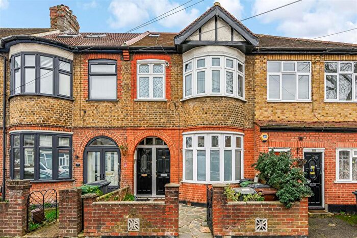 2 Bedroom Flat To Rent In George Road, Chingford, E4