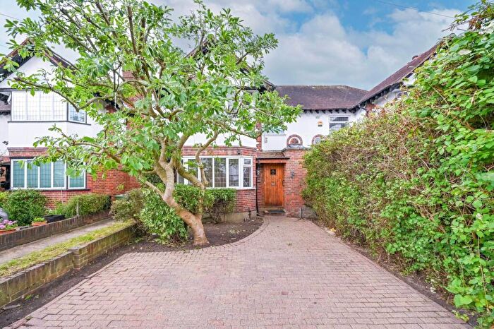 3 Bedroom House To Rent In High Drive, Kingston, New Malden, KT3