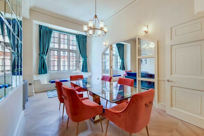 2 Bedroom Flat To Rent In Green Street, London, W1K