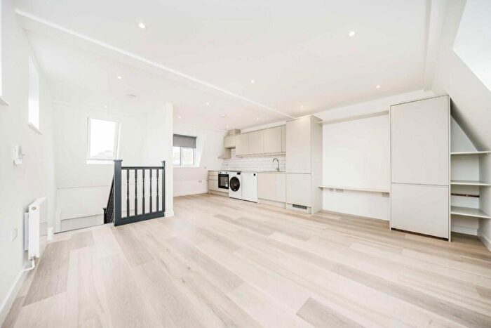 4 Bedroom Flat To Rent In Leighton Road, Kentish Town, NW5