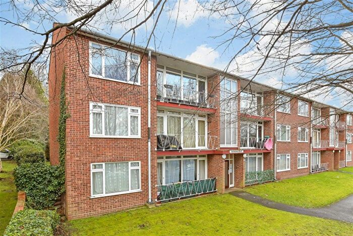 2 Bedroom Flat For Sale In Devonshire Avenue, Sutton, Surrey, SM2