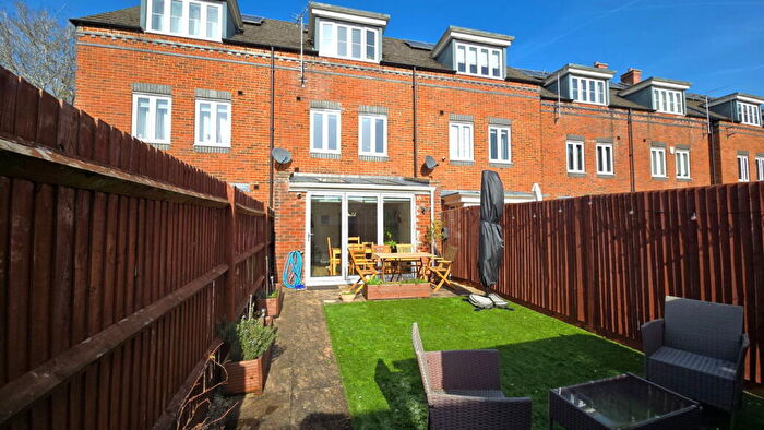 4 Bedroom Terraced House For Sale In Carpenters Close, Newbury, RG14