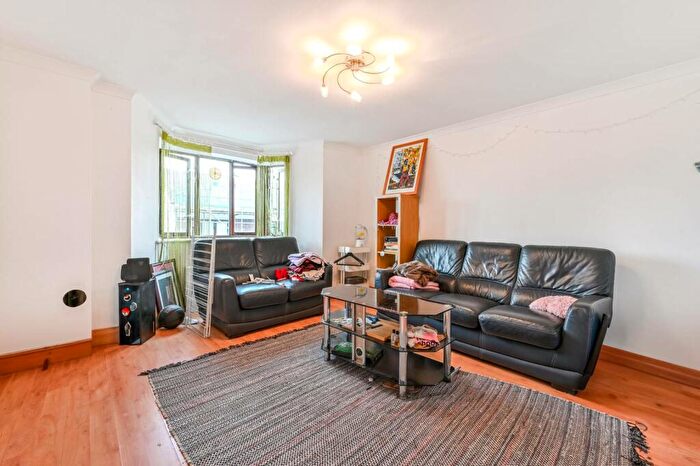 2 Bedroom Flat To Rent In Treaty Street, King's Cross, London, N1