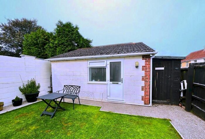 1 Bedroom Property To Rent In Balston Road, Sea View, Poole, BH14