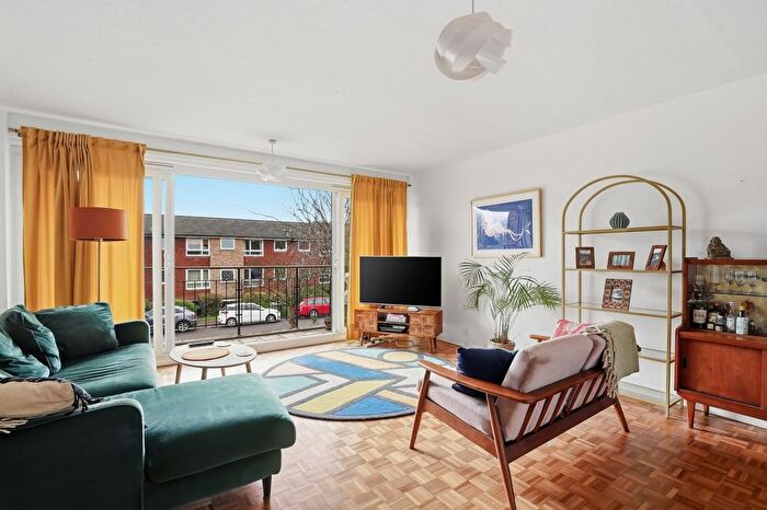 2 Bedroom Flat For Sale In Leamington Court, Droitwich Close, London, SE26