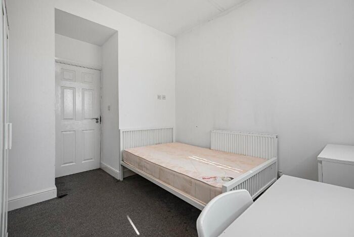 5 Bedroom Semi-Detached House To Rent In Shoreham Street, Sheffield, S2