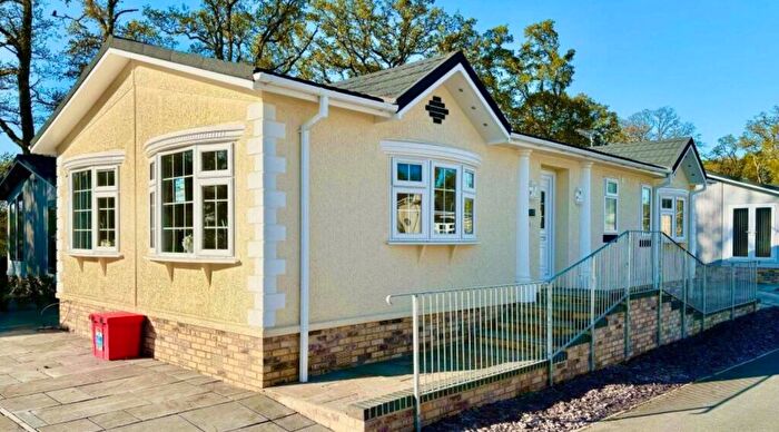 2 Bedroom Park Home For Sale In Organford, Poole, BH16