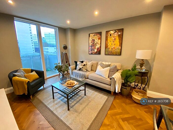 2 Bedroom Flat To Rent In Dearmans Place, Manchester, M3