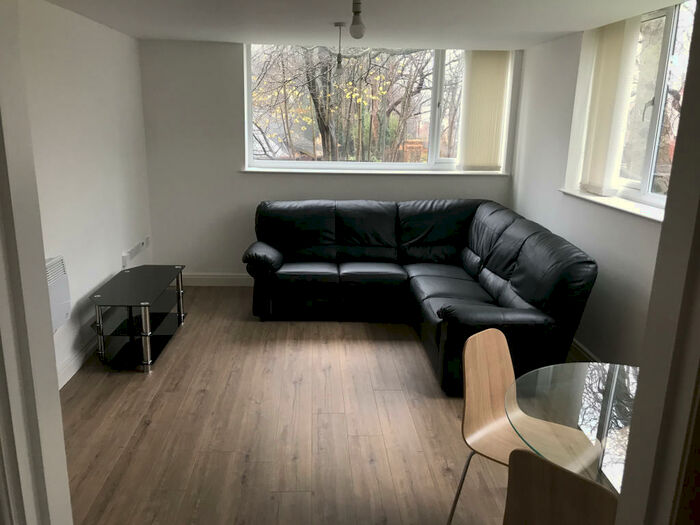 3 Bedroom Flat To Rent In Mere Bank, Liverpool, L17