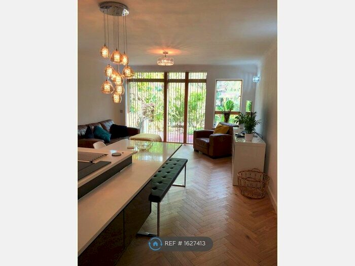 2 Bedroom Flat To Rent In Maurer Court, London, SE10