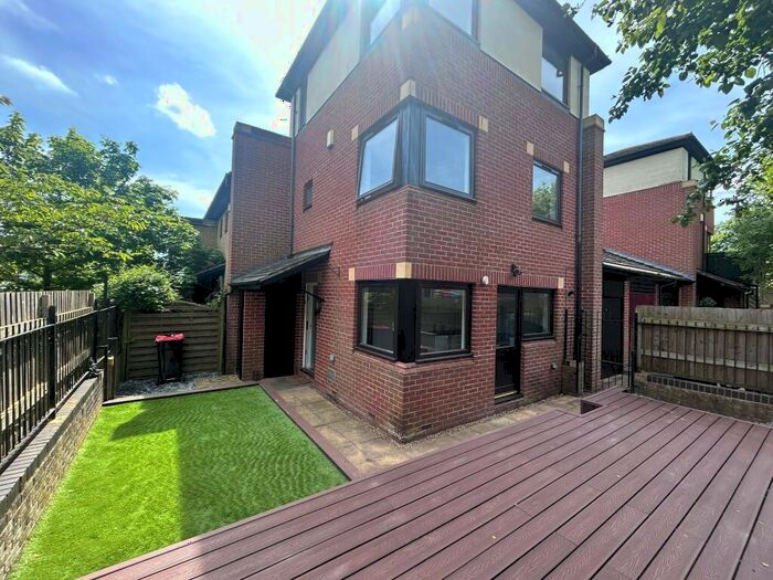 2 Bedroom House To Rent In Campbell Park, MK9