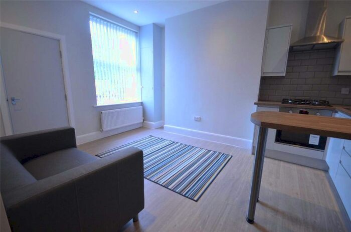 1 Bedroom Apartment To Rent In Ladybarn Road, Fallowfield, Manchester, M14