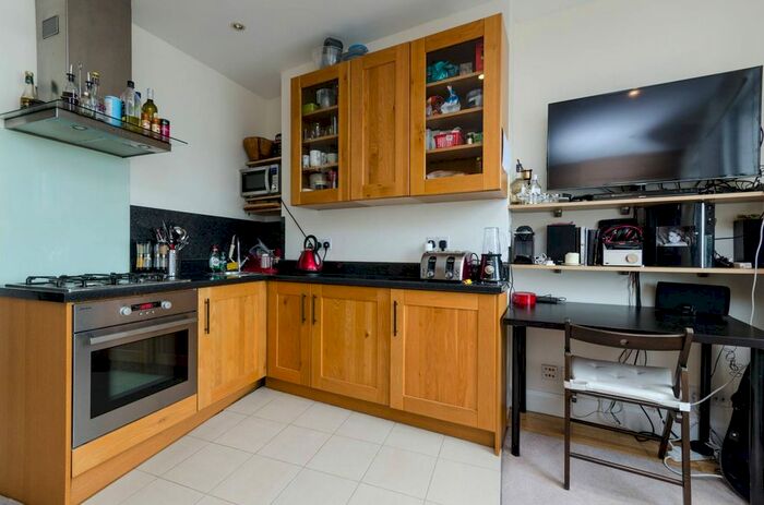1 Bedroom Flat To Rent In Munster Road, Munster Village, London, SW6