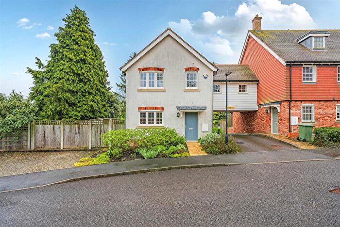 4 Bedroom Detached House For Sale In Tolhurst Way, Lenham, ME17