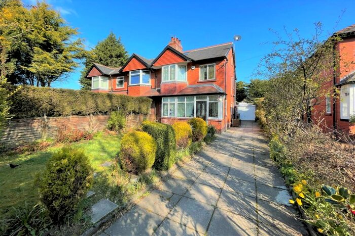 4 Bedroom Semi-Detached House To Rent In The Drive, Roundhay, Leeds, LS8