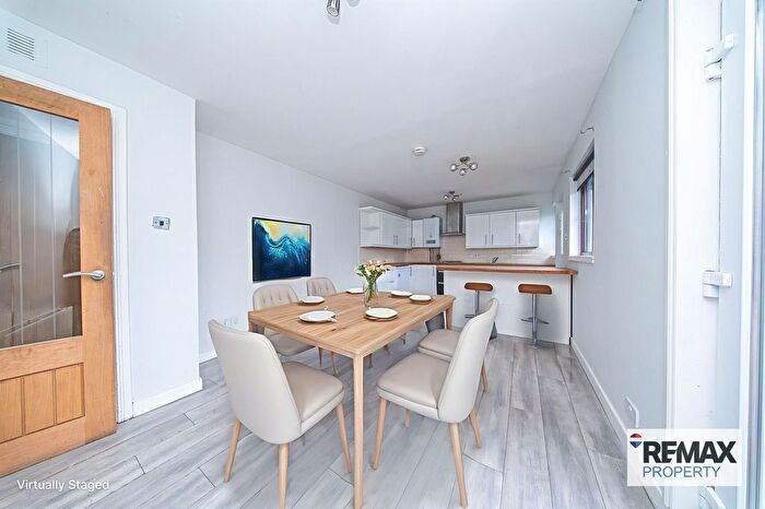 3 Bedroom Detached Bungalow For Sale In Herd Green, Livingston, EH54