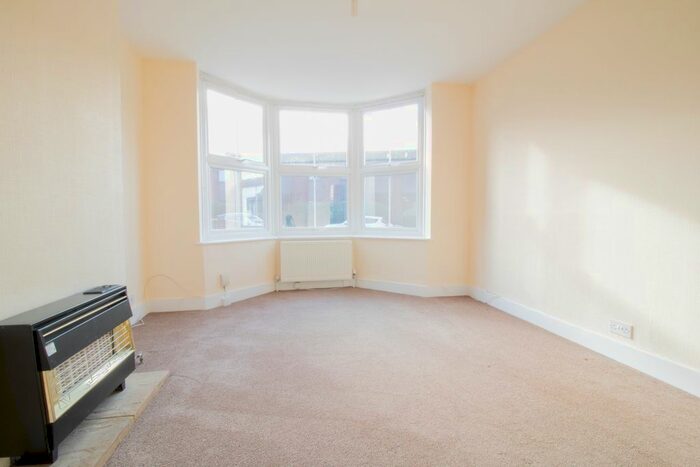 2 Bedroom Semi-Detached House To Rent In Josephs Road, Guildford, GU1