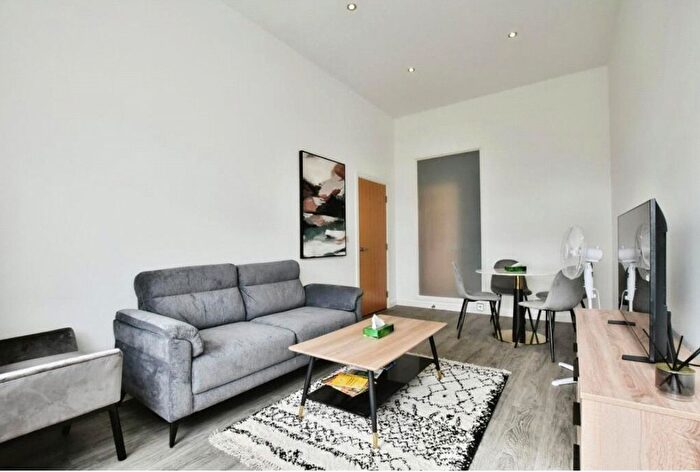 2 Bedroom Flat To Rent In Strata Building, Walworth Road, Southwark, London, SE1