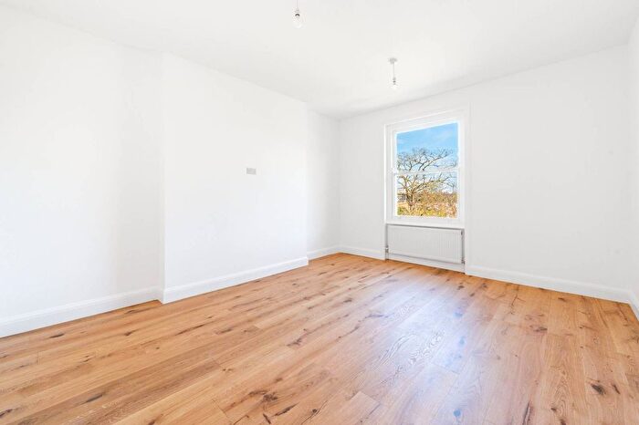 2 Bedroom Flat To Rent In Brondesbury Road, Queen's Park, London, NW6