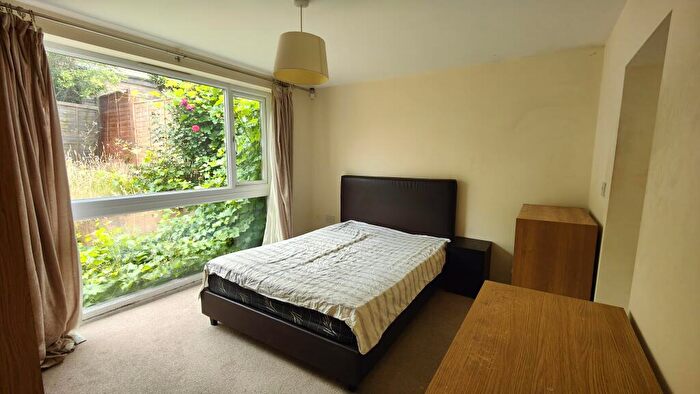 5 Bedroom Detached House To Rent In Paxton Road, Northampton, Northamptonshire, NN3