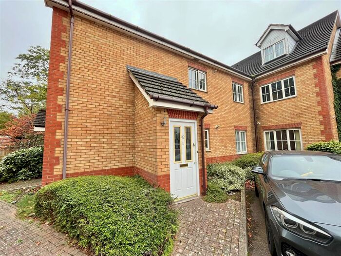 2 Bedroom Maisonette To Rent In The Wickets, Luton, LU2