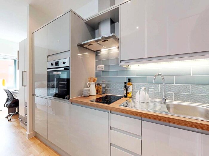 Apartment To Rent In Apt, Onyx Residence #, S2