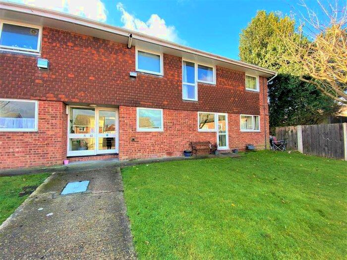 1 Bedroom Flat To Rent In Knaphill, GU21