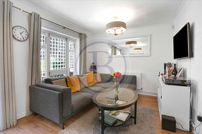 2 Bedroom Flat For Sale In Chetwynd Road, London, NW5