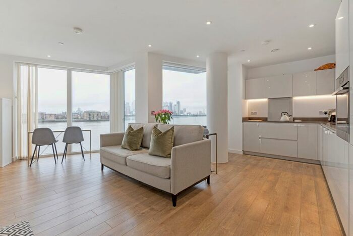 3 Bedroom Flat To Rent In Harrison Walk, Greenwich, SE10