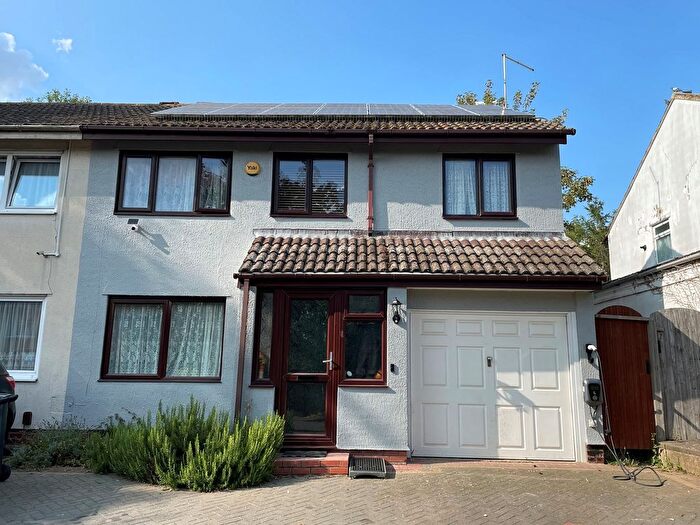 4 Bedroom Semi-Detached House For Sale In Abbey Way, Bradville, Milton Keynes, Buckinghamshire., MK13