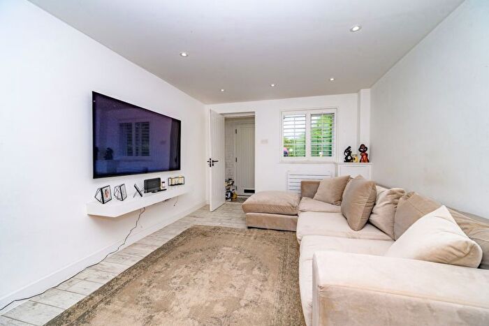2 Bedroom Terraced House For Sale In College Lane, Hatfield, AL10