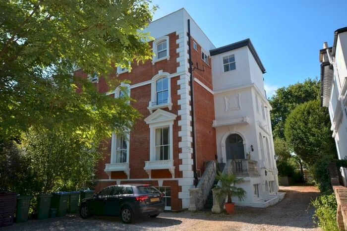 2 Bedroom Flat To Rent In Palace Road, East Molesey, KT8