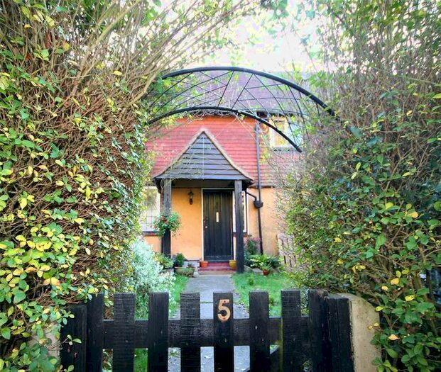 3 Bedroom House To Rent In Camp Hill, Chiddingstone Causeway, TN11