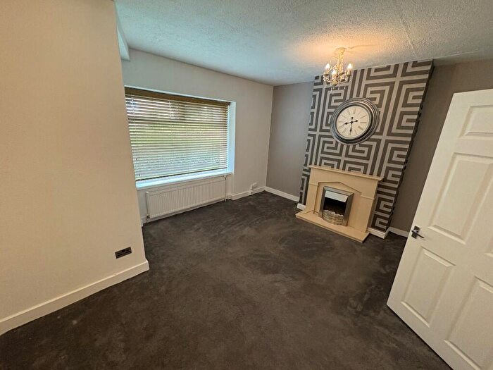 2 Bedroom Flat To Rent In Fieldhead Drive, Glasgow, G43