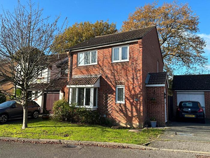 3 Bedroom Detached House For Sale In York Close, Southwater, RH13