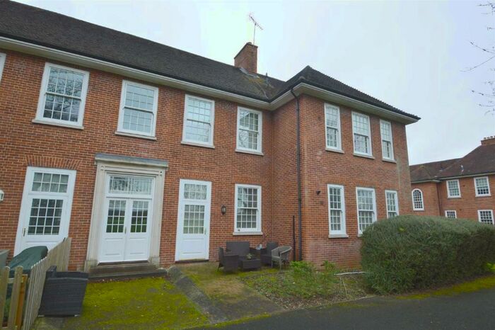 2 Bedroom Flat To Rent In Cayton Road, Coulsdon, CR5